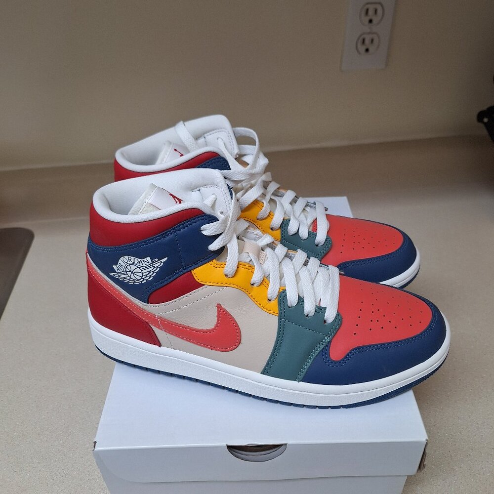 NIKE AIR JORDAN SNECKERS.NEW.